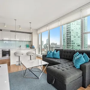 Apartment 5-min Walk To Stampede!! Unbeatable Downtown Experience- Walk To Bars, Casino, Stampede & Saddledome Bonus Banff Pass, Parking & Wine!, Calgary